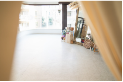 自然光が入るSunLilyレンタルスタジオの室内